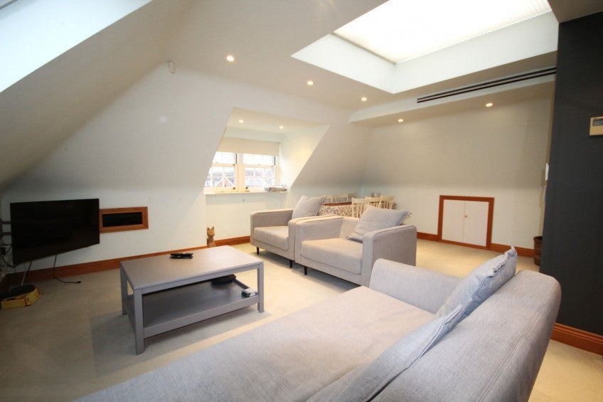Flat Layters Avenue in Chalfont St Peter
