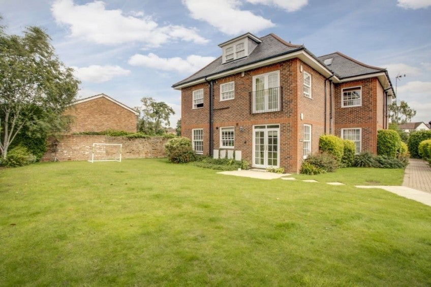 Flat Layters Avenue in Chalfont St Peter