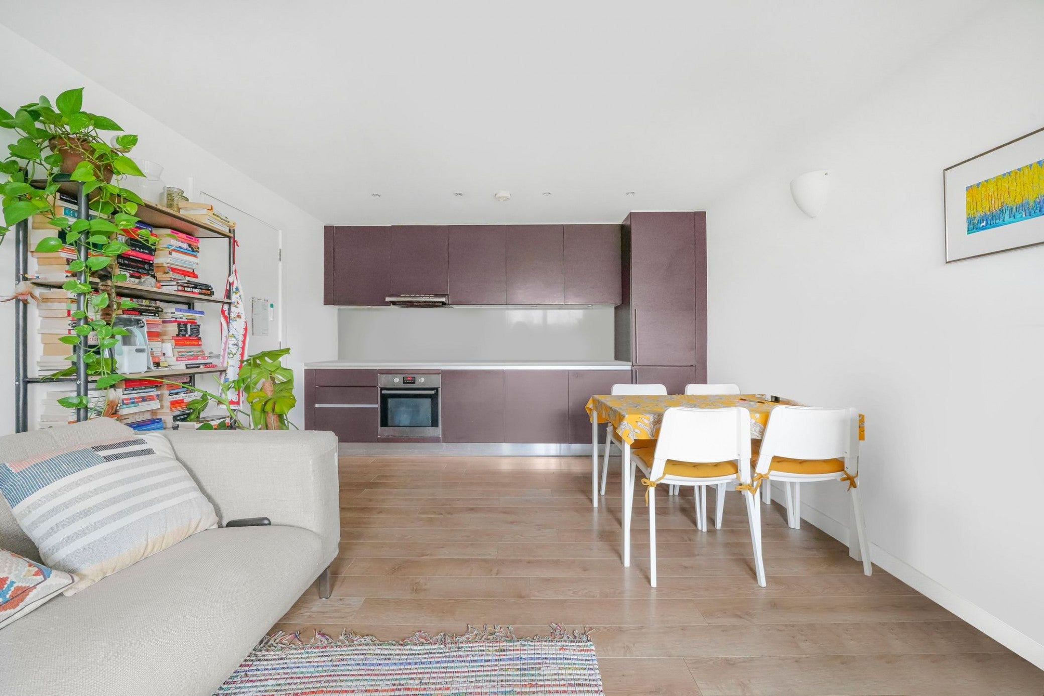 Flat Chadwell Lane in Greater London
