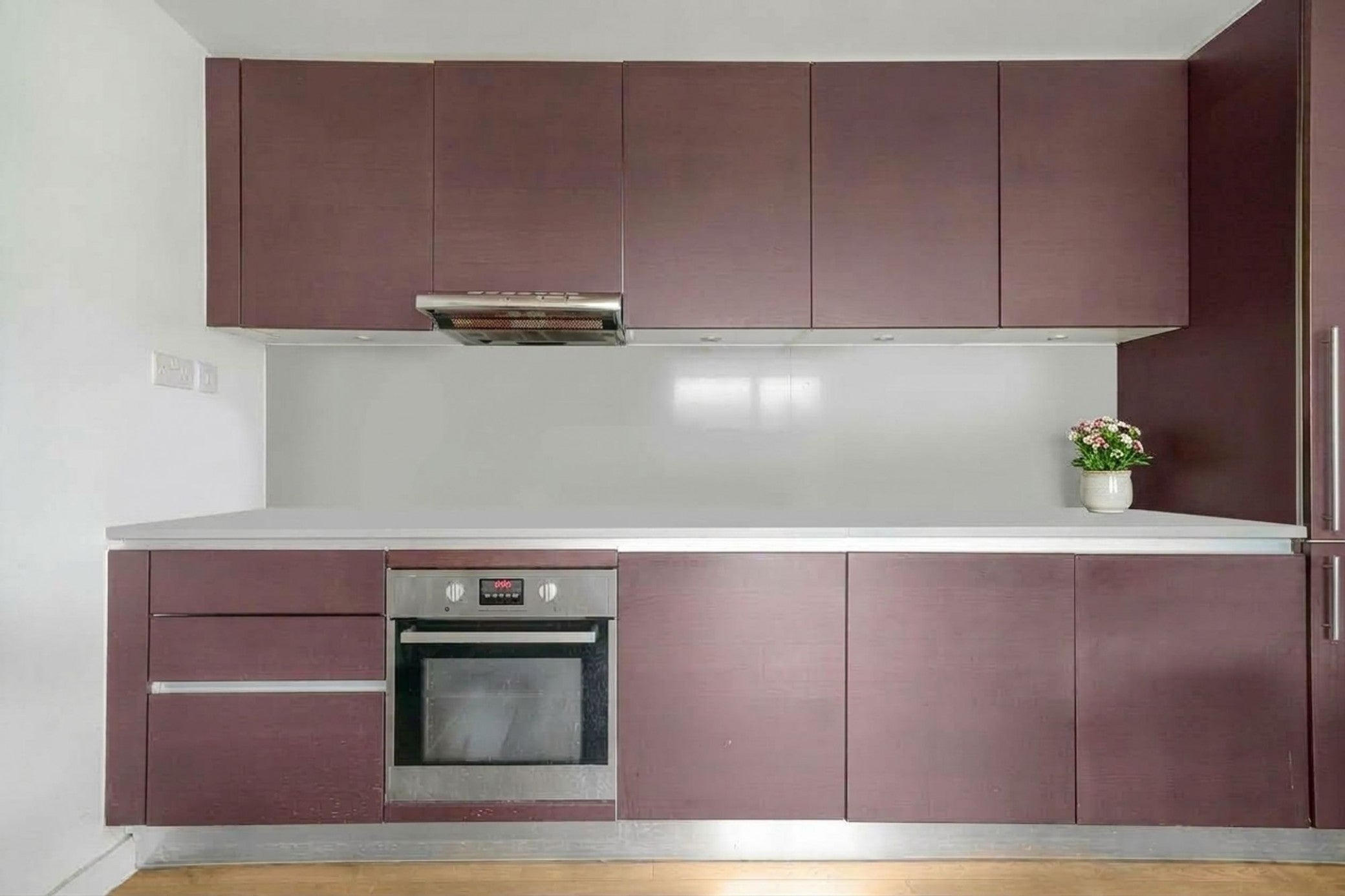 Flat Chadwell Lane in Greater London