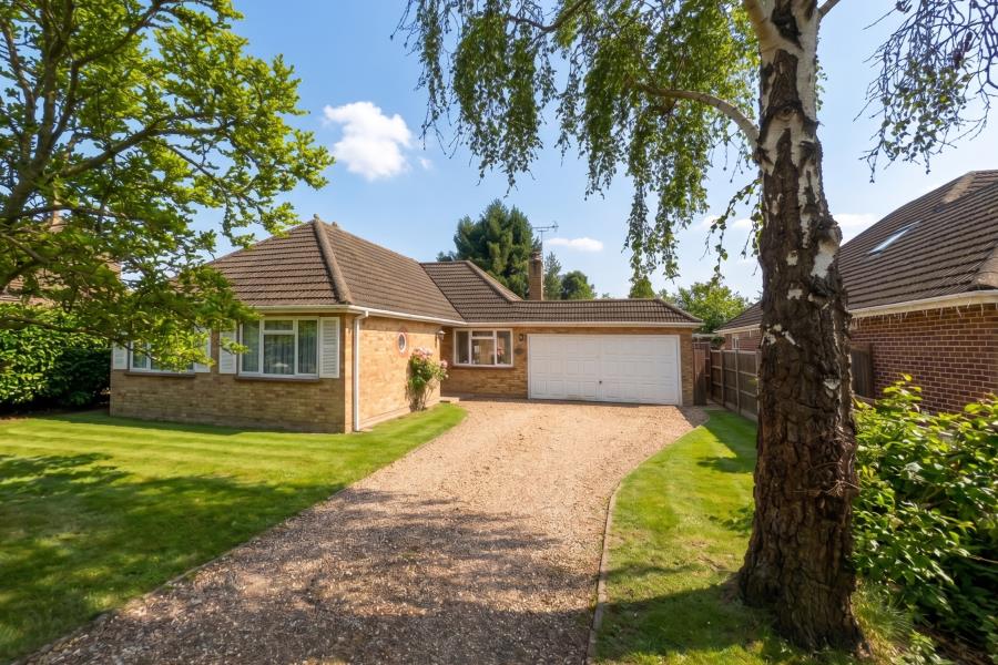 House Cuckoo Lane in Surrey Heath