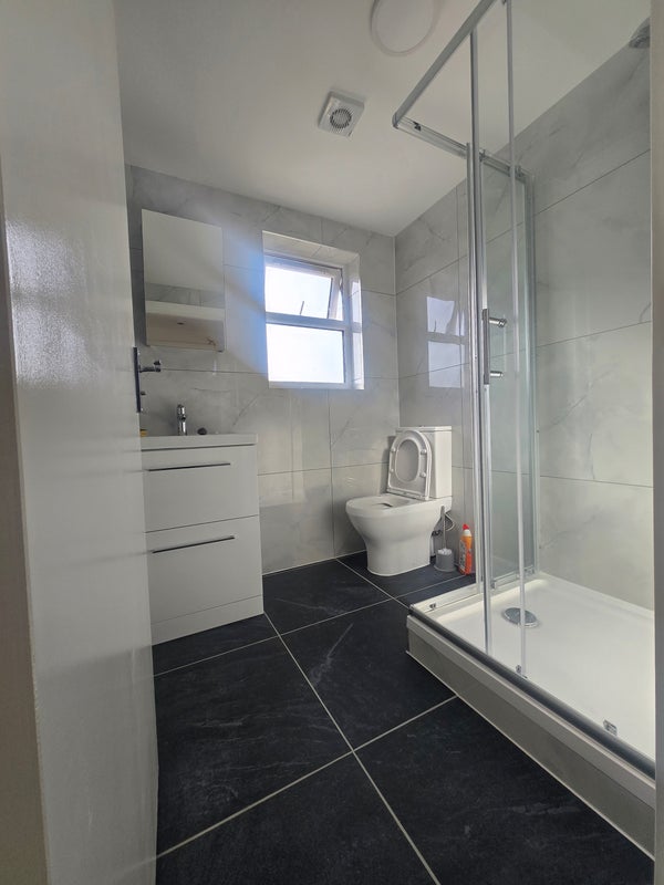 Room Lansdell Road in Greater London