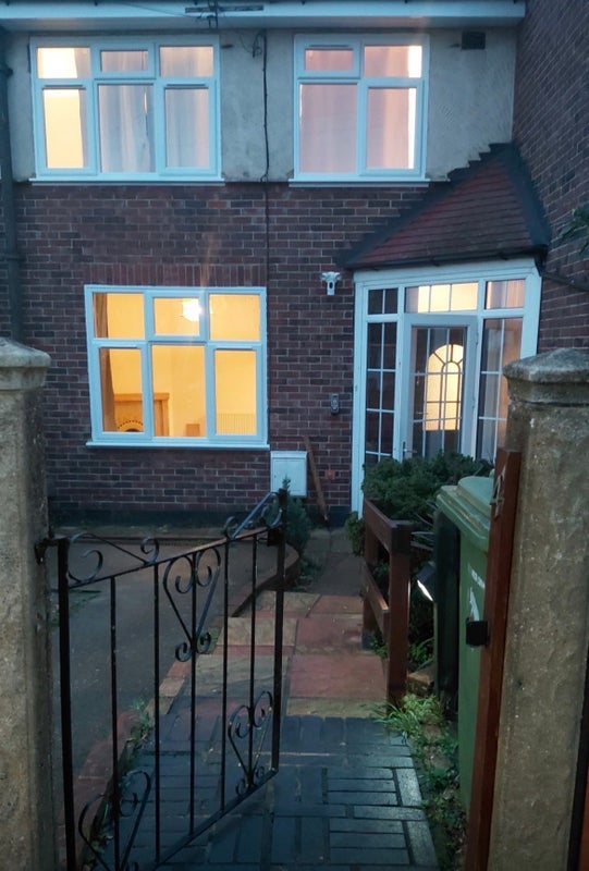 Room Willrose Crescent in Greater London
