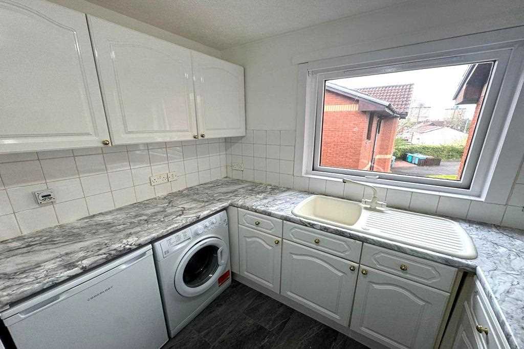 Flat Dale Court in Wishaw