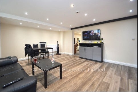 Flat Ashwood Terrace in Leeds