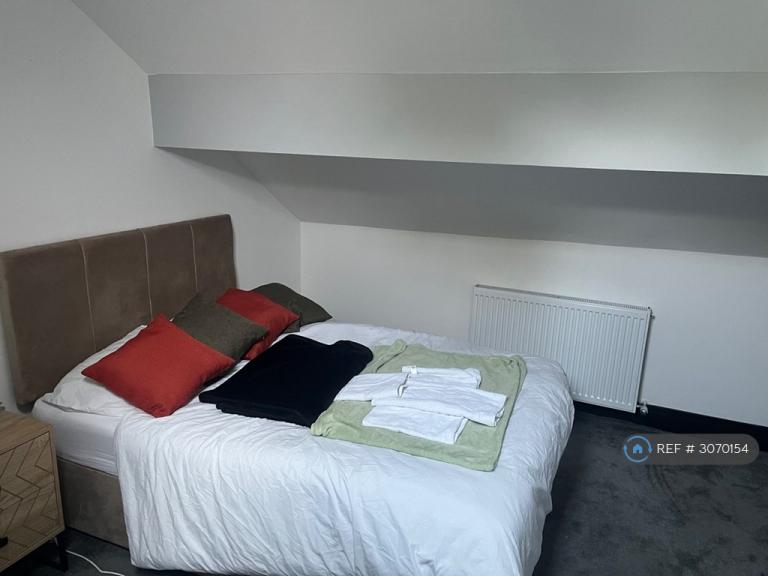 Room Birstall Road in Liverpool