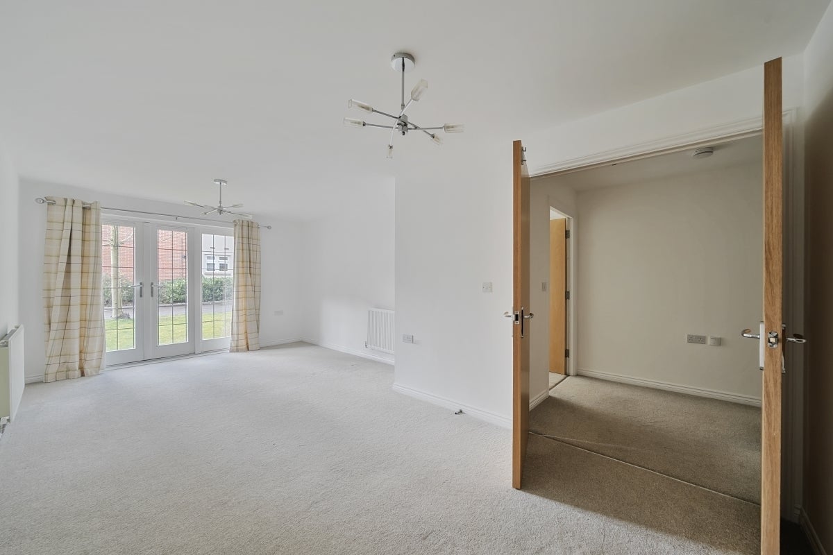 Flat Highcroft Road in Winchester