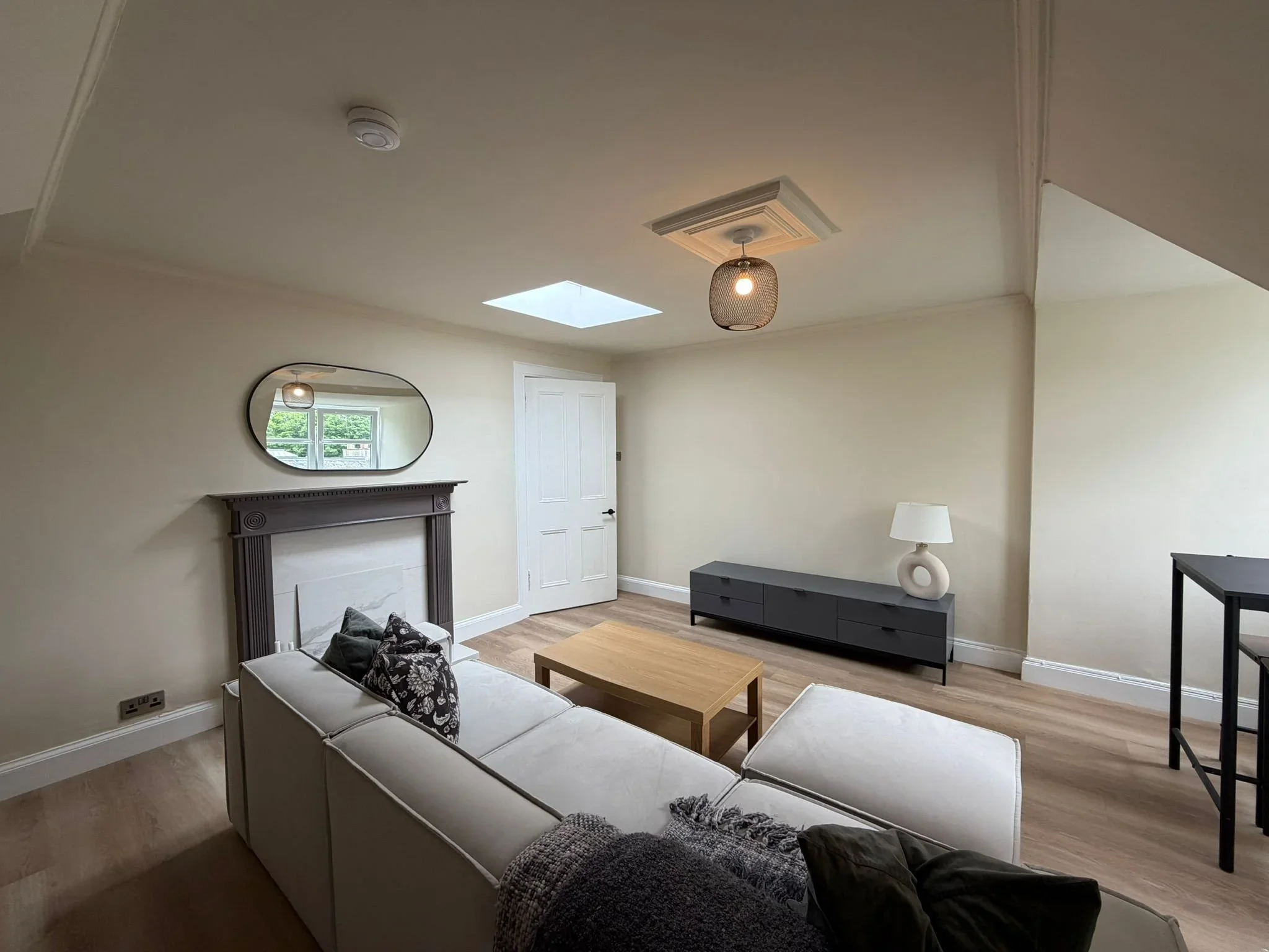 Flat Morningside Road in City of Edinburgh