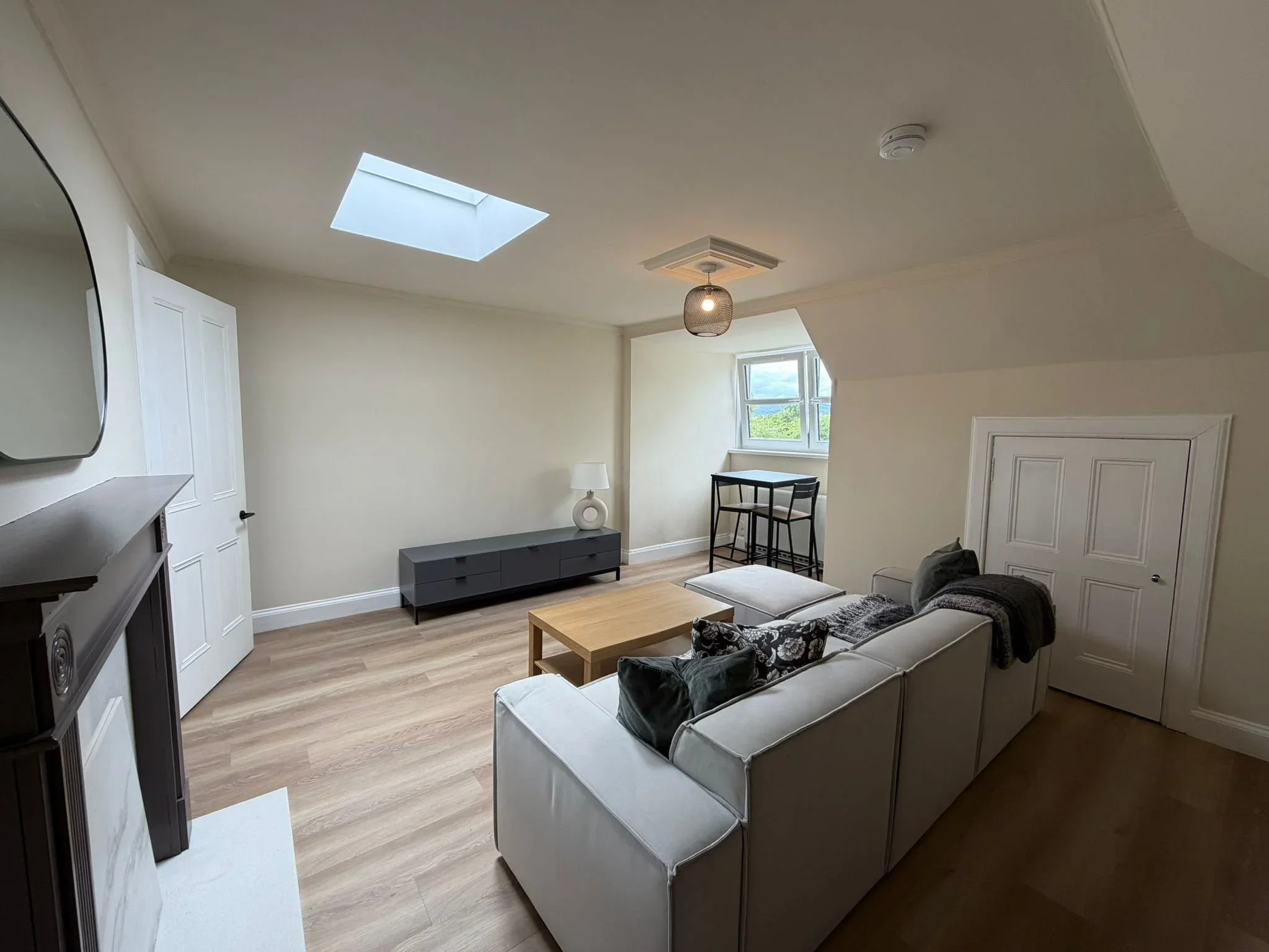 Flat Morningside Road in City of Edinburgh