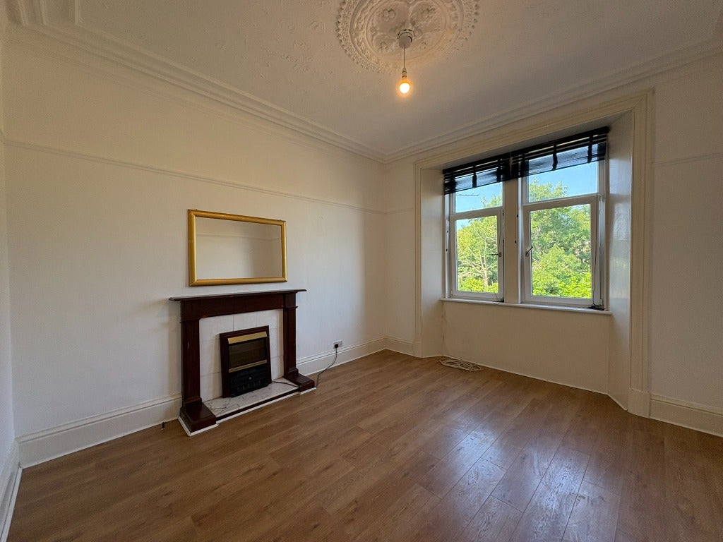 Flat Greenock Road in Paisley
