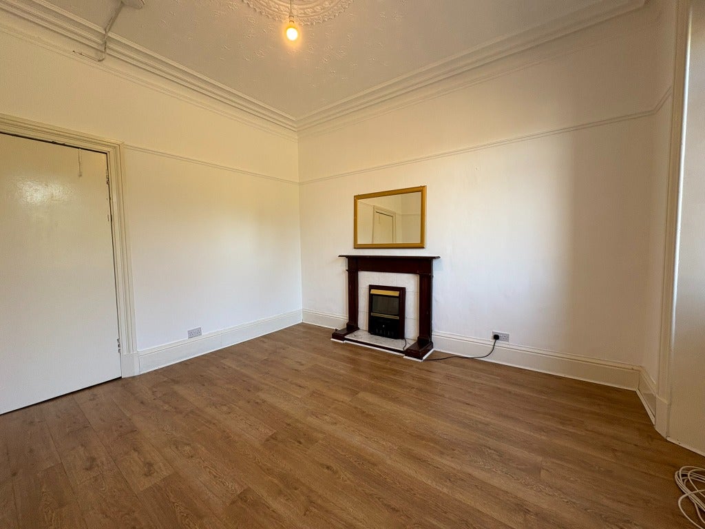 Flat Greenock Road in Paisley