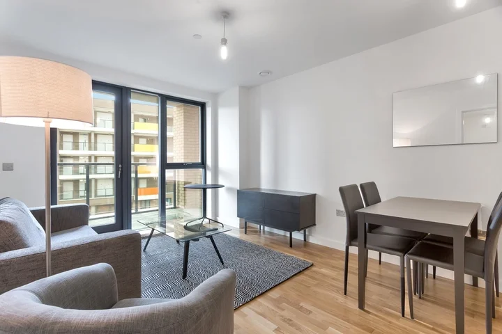 Flat Larkwood Avenue in Greater London