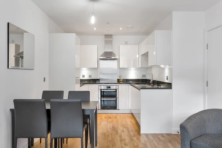 Flat Larkwood Avenue in Greater London