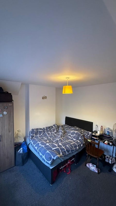 Room Becket Avenue in Greater London