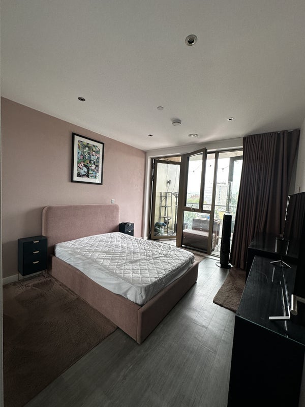 Flat Stockwell Road in Greater London