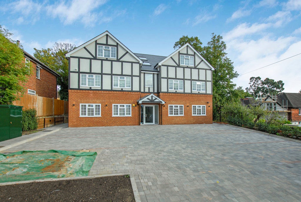 Flat Harefield Road in Greater London