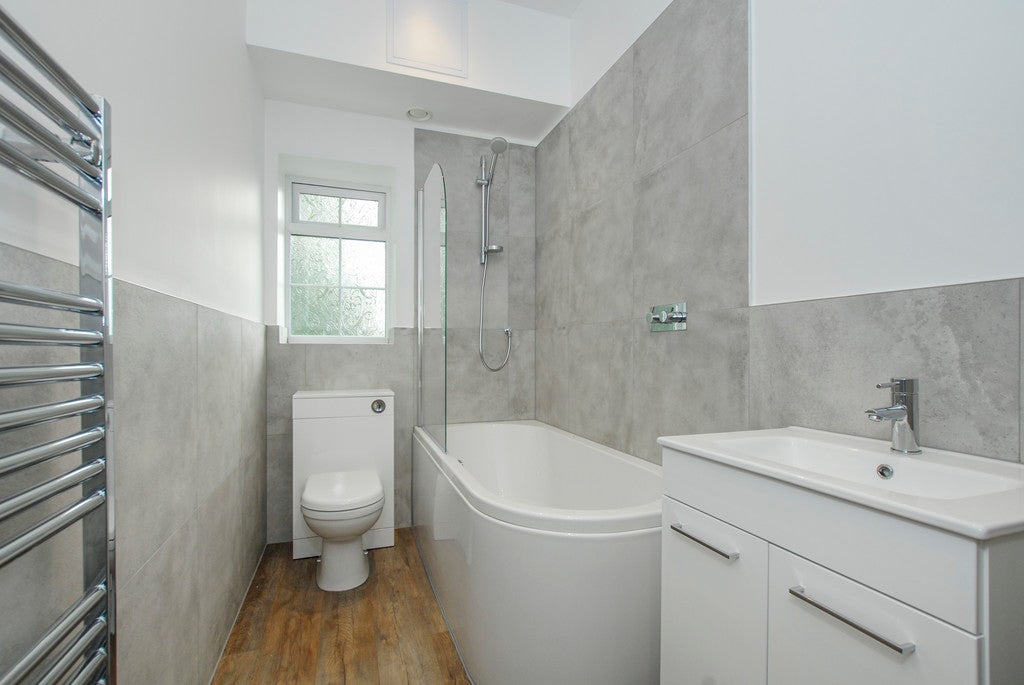 Flat Harefield Road in Greater London