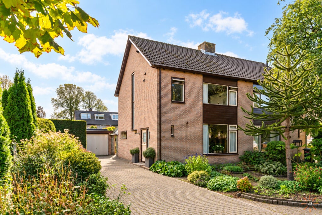 Huis Vredeburglaan 24 in Limmen