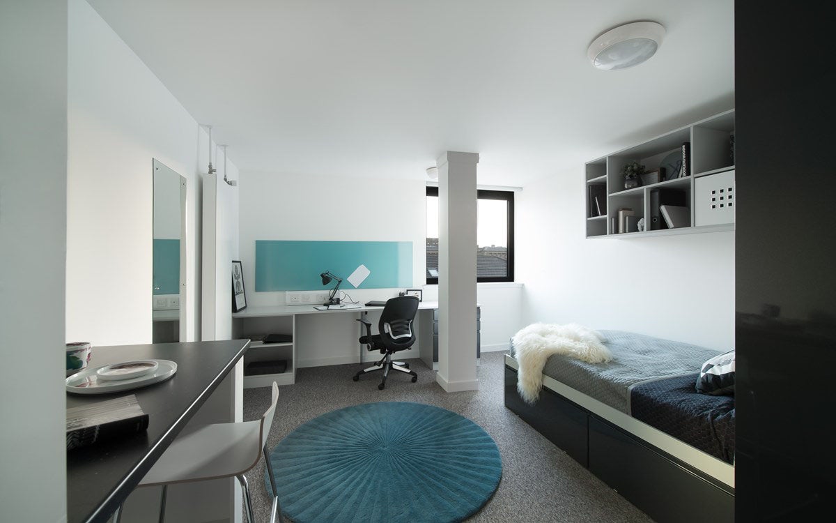 Room Clifton Place in Glasgow