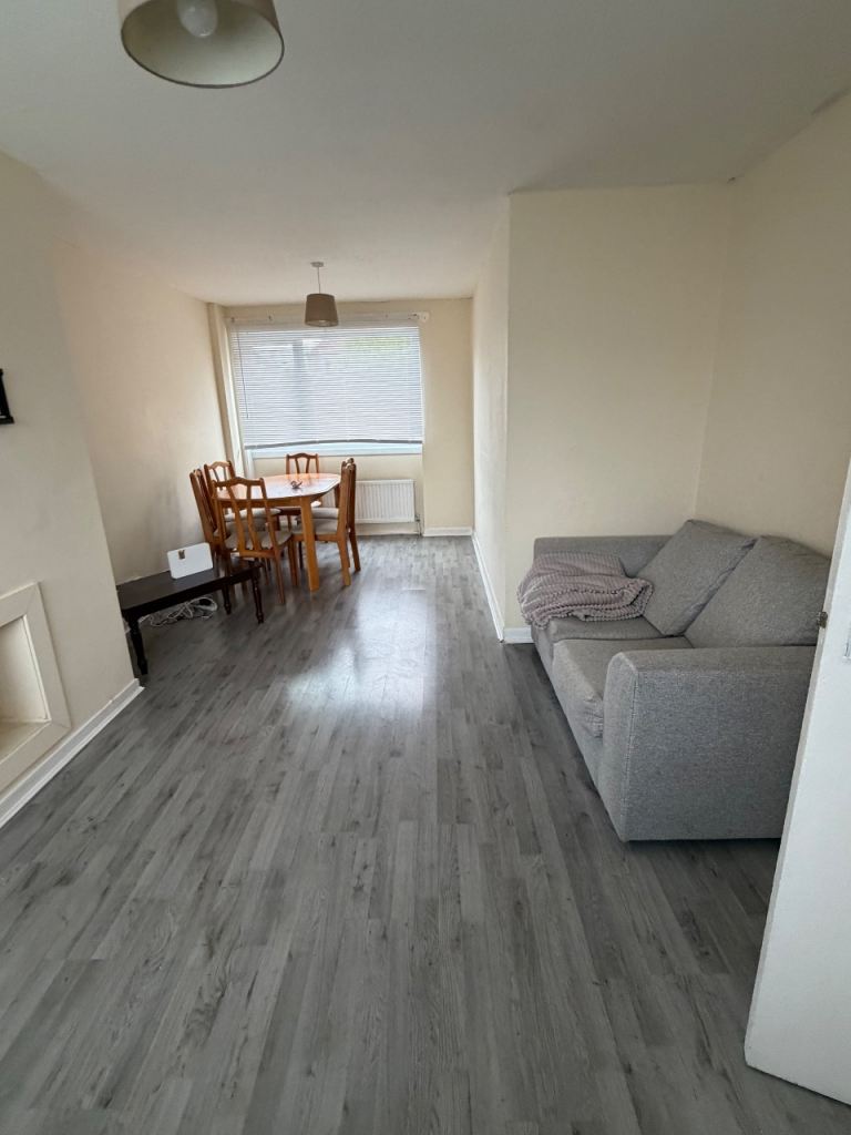 House Loadingbank Court in Kilbirnie