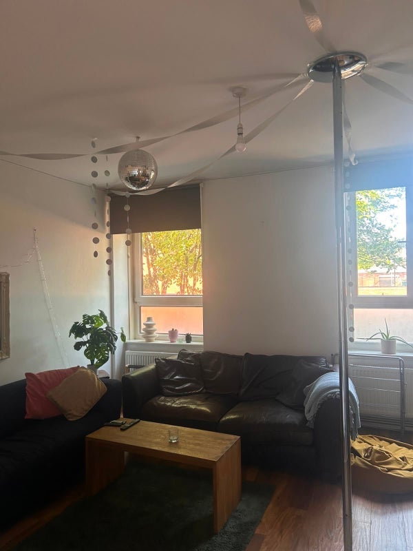 Room Jebb Avenue in Greater London