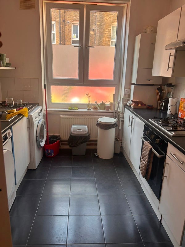 Room Jebb Avenue in Greater London