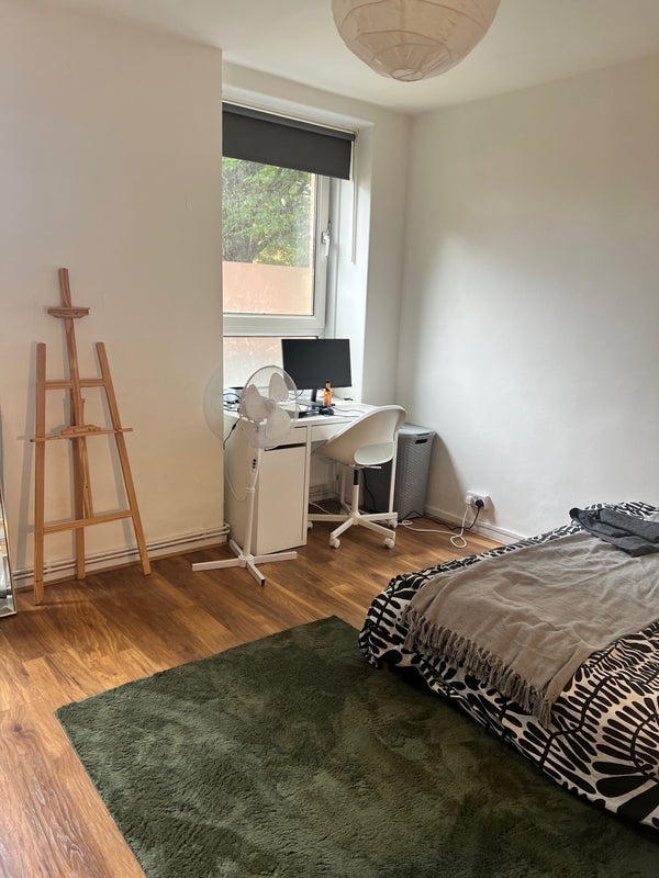 Room Jebb Avenue in Greater London