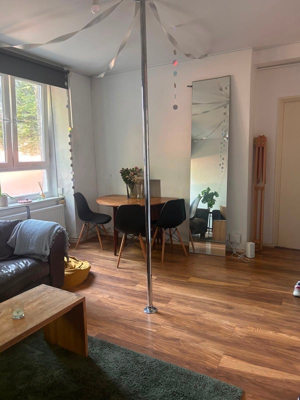 Room Jebb Avenue in Greater London