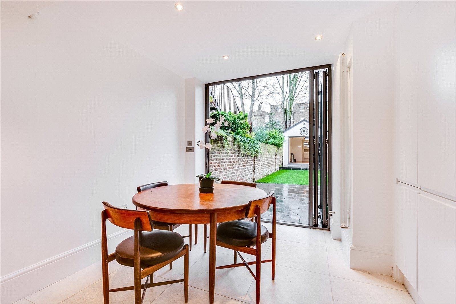 Flat Elizabeth Avenue in Greater London