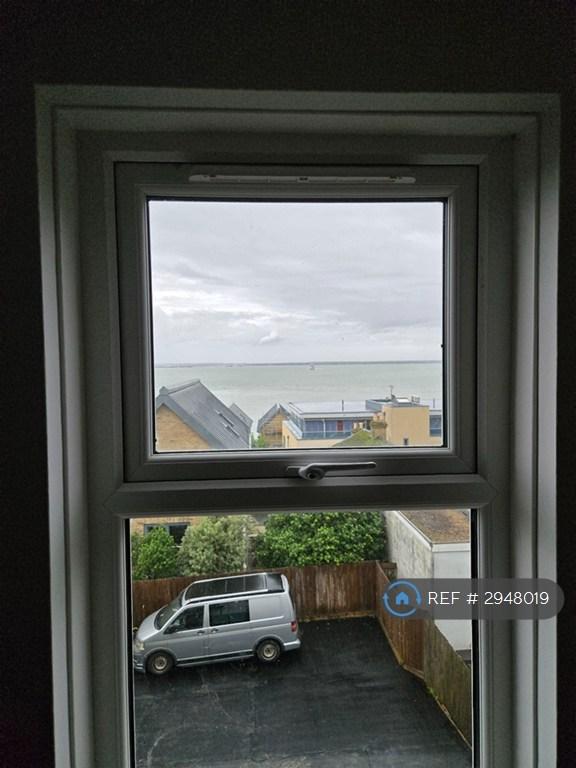 Flat Cliff Road in Cowes