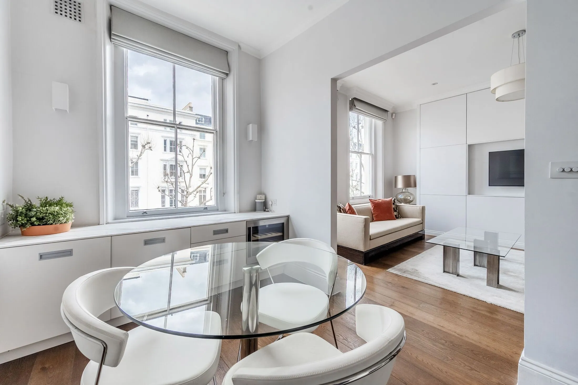 Flat Stanhope Mews East in Greater London