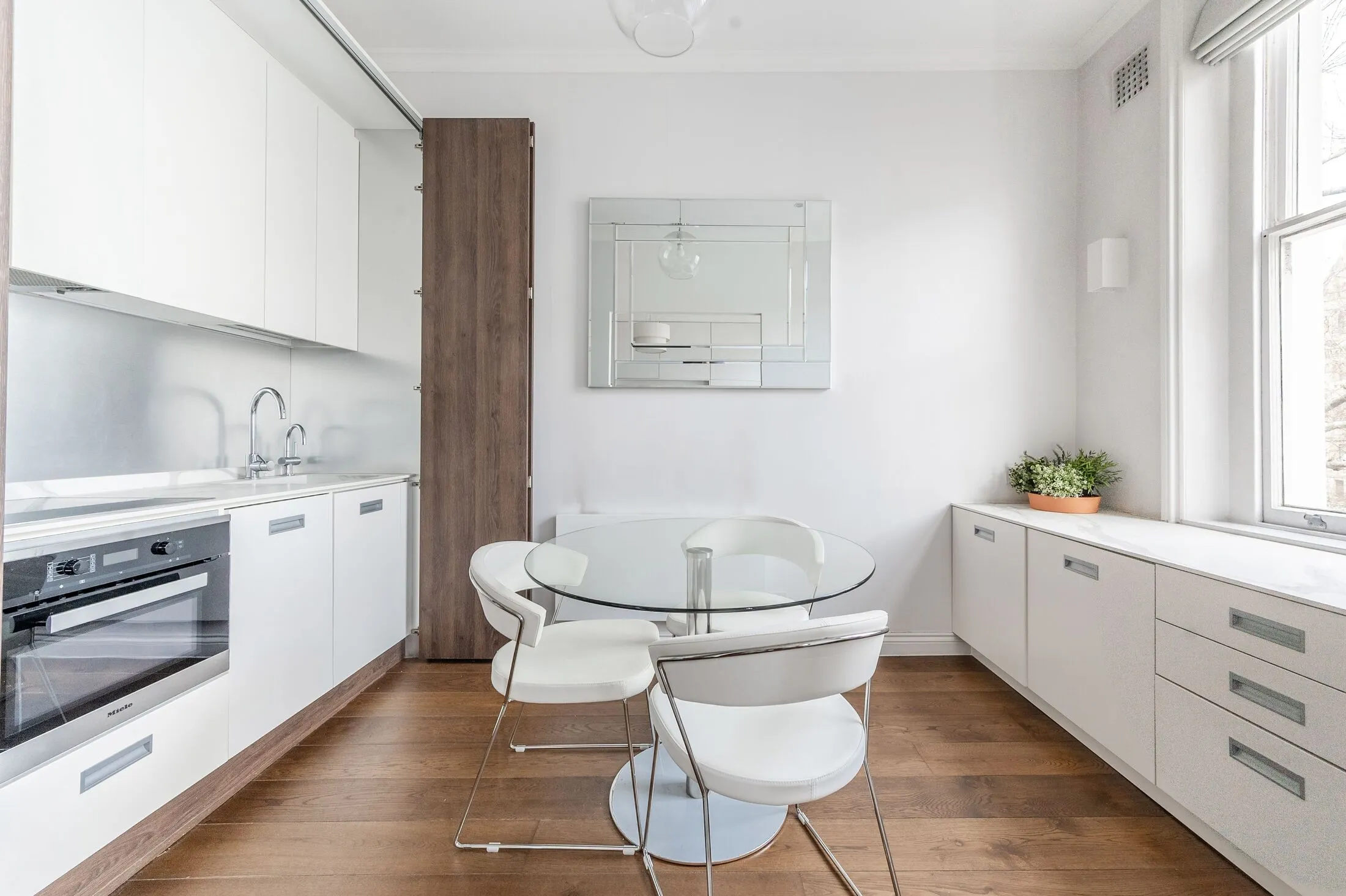 Flat Stanhope Mews East in Greater London