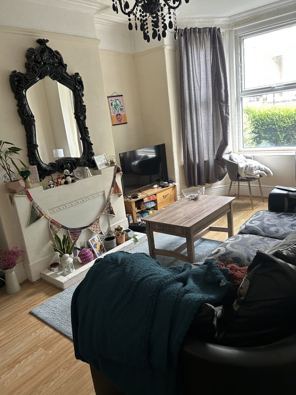 Room Thompson Road in Sheffield