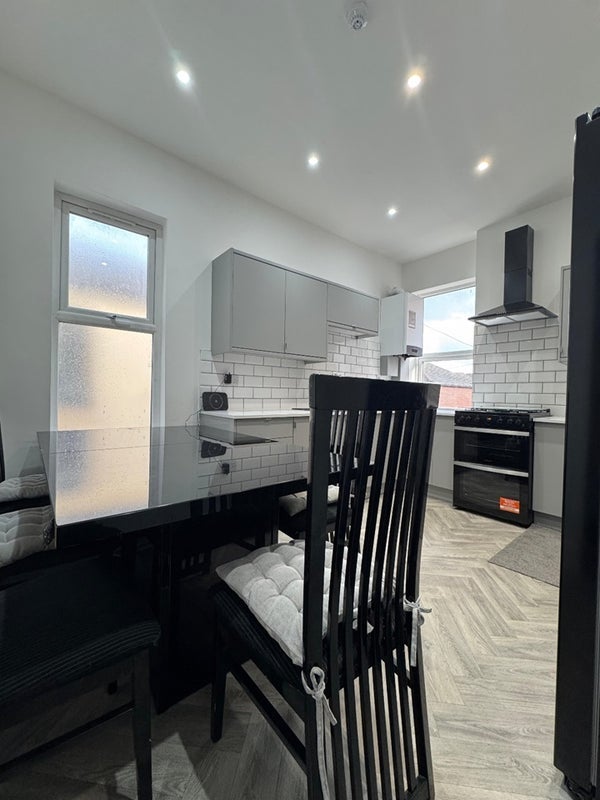 Room Manchester Road in Tameside