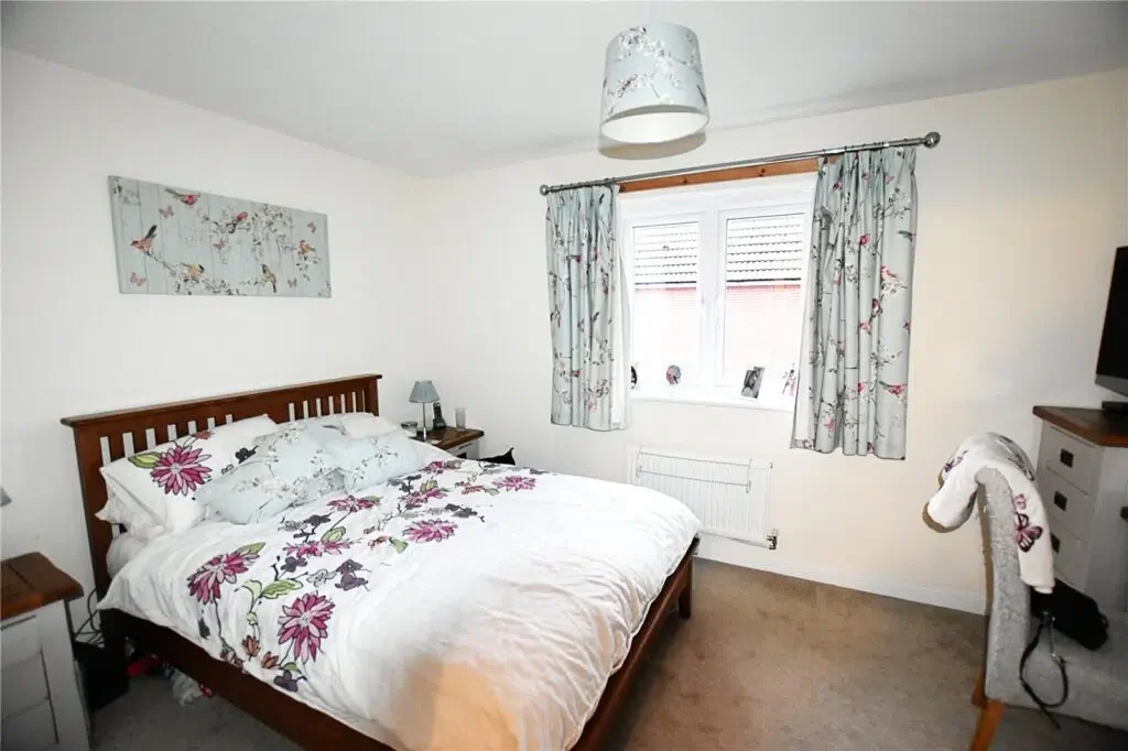 House Sentinel Close in Worcester