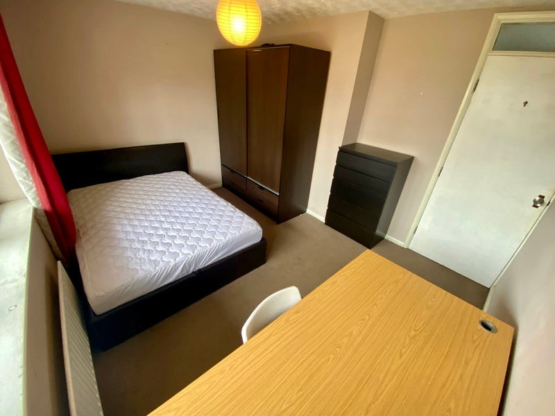 Room Cross Lane in Salford