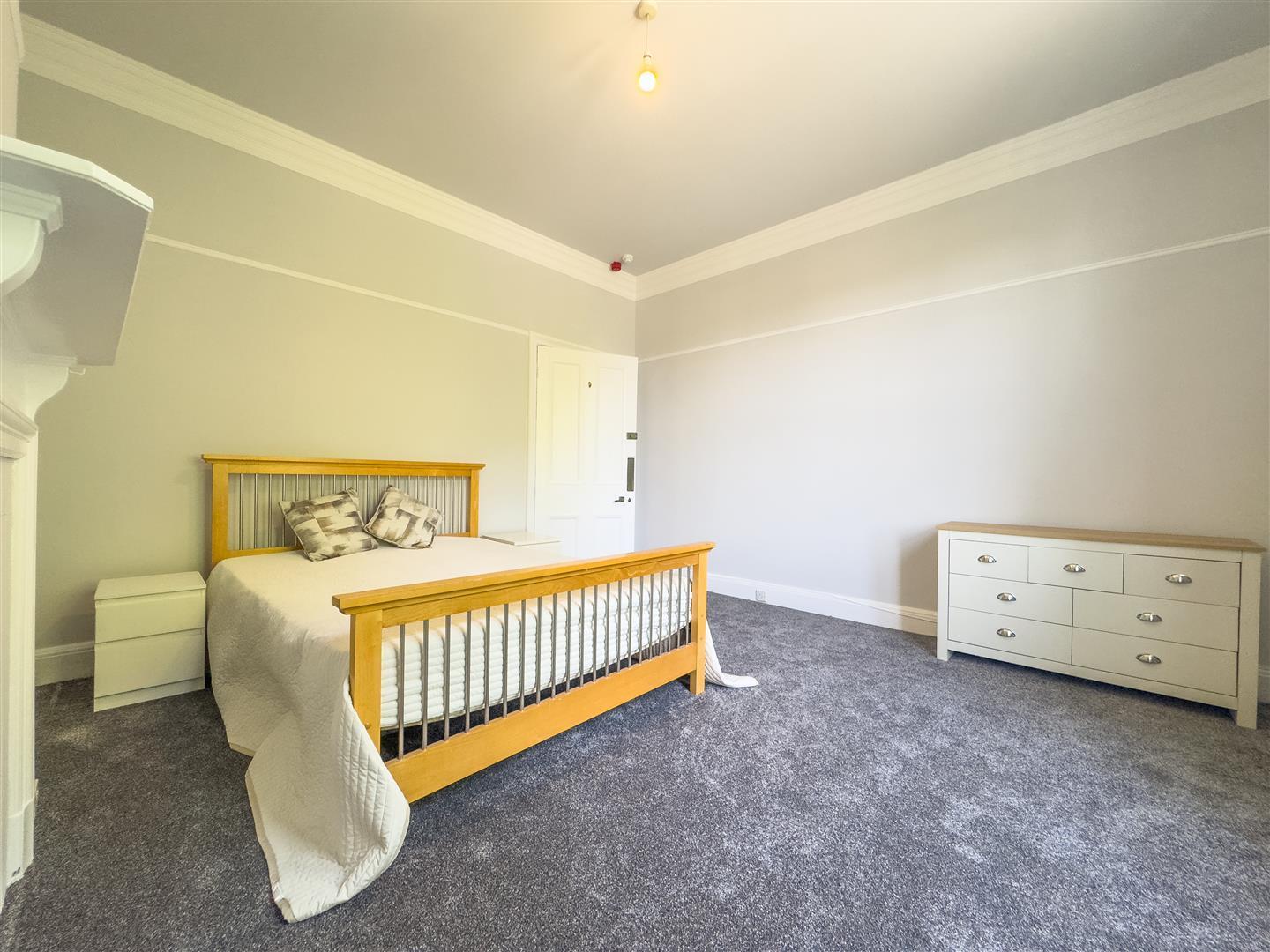Room Otley Road in Leeds
