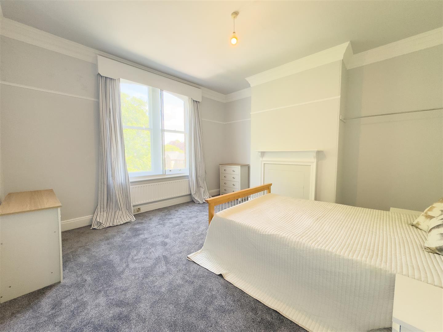 Room Otley Road in Leeds