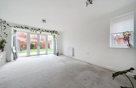 House Home Straight in Greenham