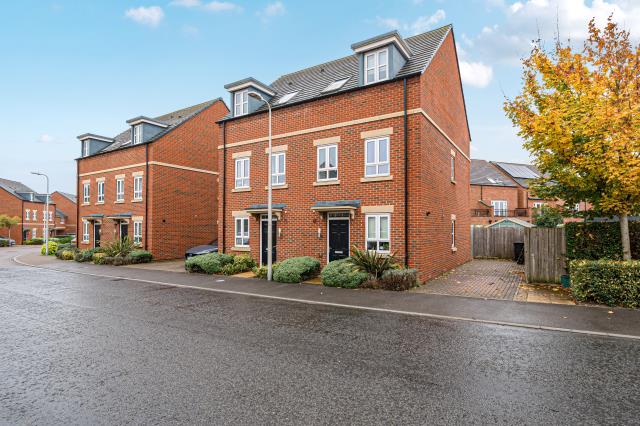 House Home Straight in Greenham