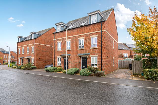 House Home Straight in Greenham
