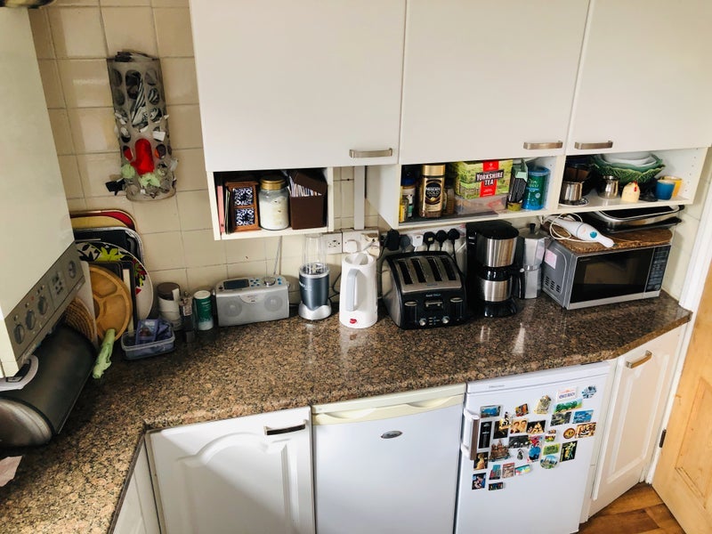 Room Bowes Road in Greater London