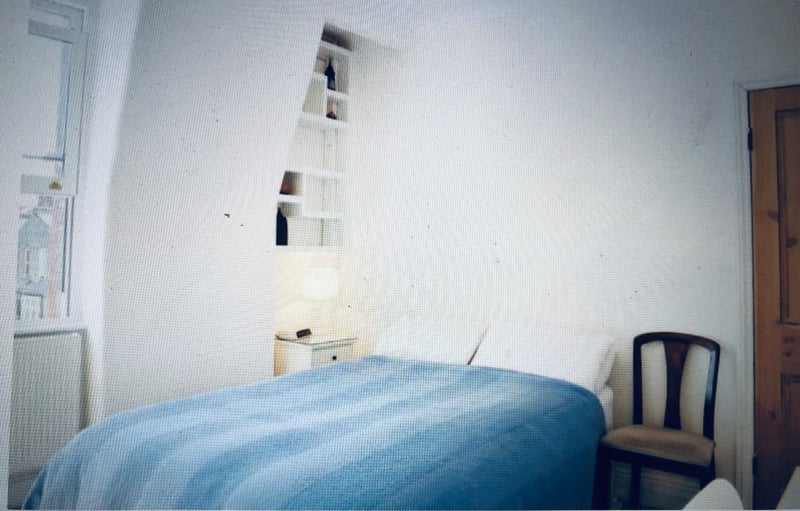 Room Bowes Road in Greater London