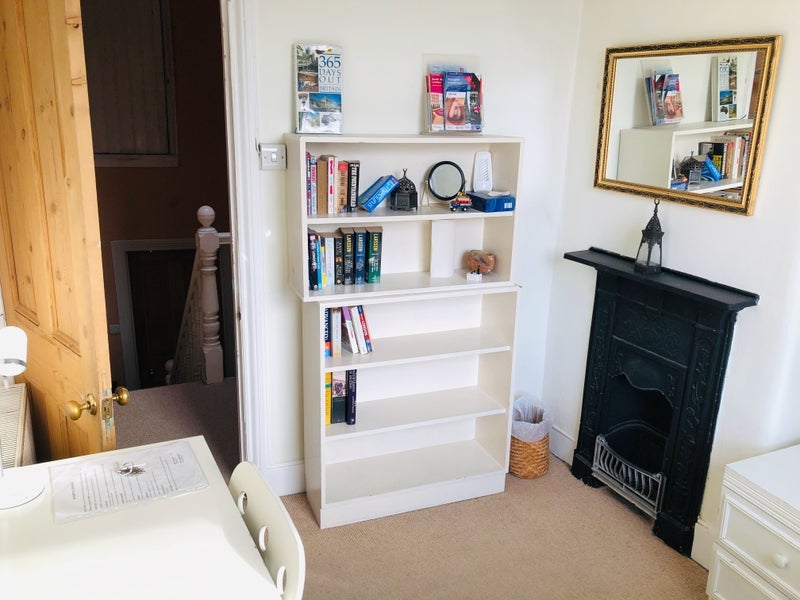 Room Bowes Road in Greater London