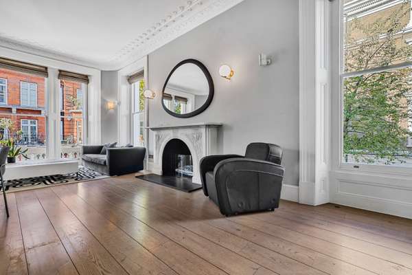 Flat Linden Gardens in Greater London