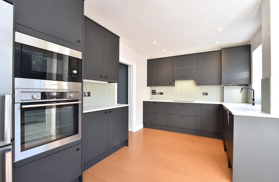 Flat Queenswood Road in Greater London