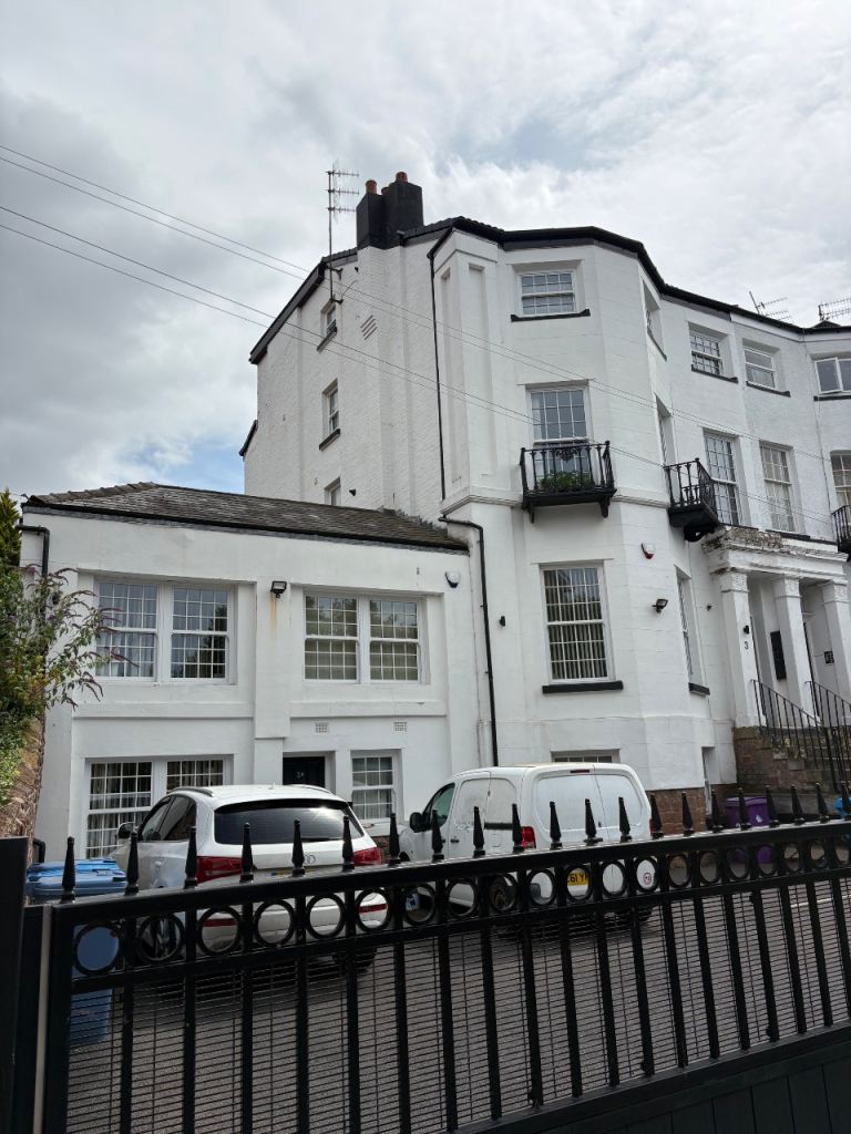 Flat Aigburth Vale in Liverpool