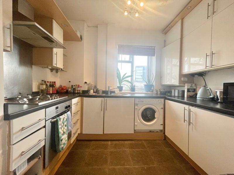 Flat Long Lane in Greater London