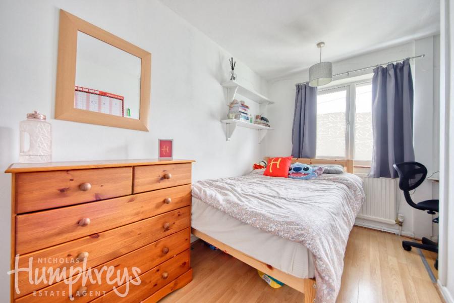 Room Tunstall Road in Canterbury
