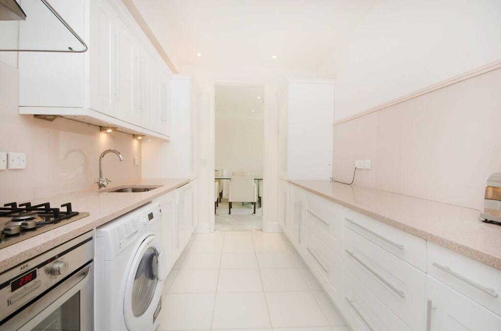 Flat Farnell Mews in Greater London
